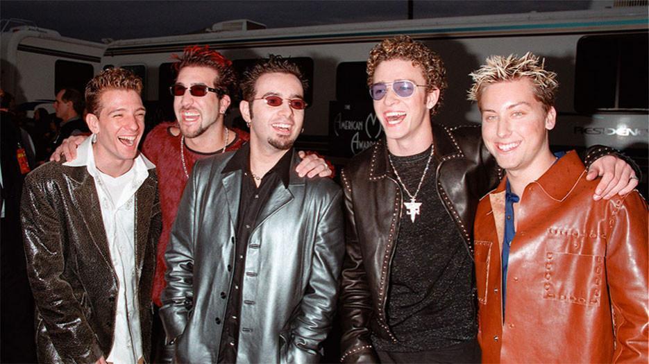 10 Hilarious Trends from the 2000's That We Wish We Could Forget