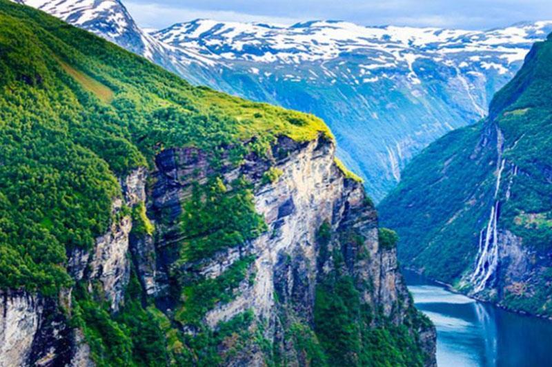 9 Travel Instagram Accounts to Follow for Inspiration