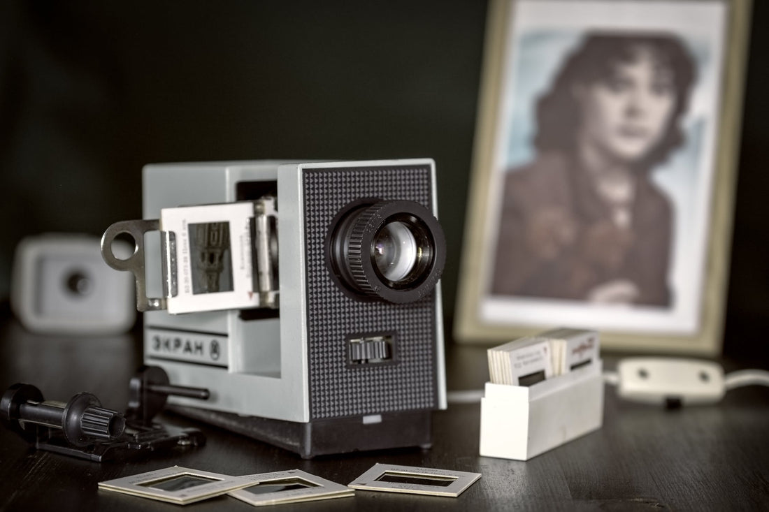 How Does a Slide Projector Work?